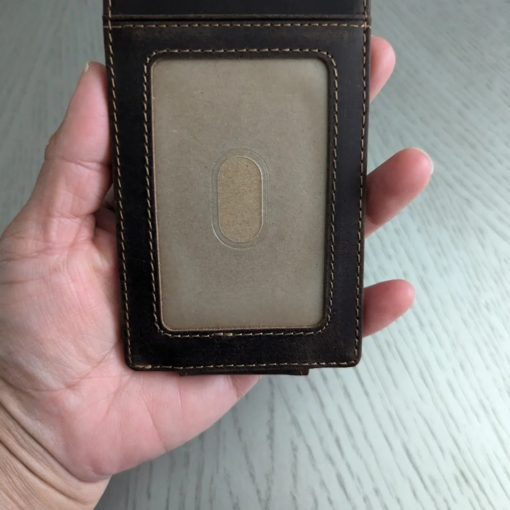 Amazon Essentials Men's slim wallet With RFID